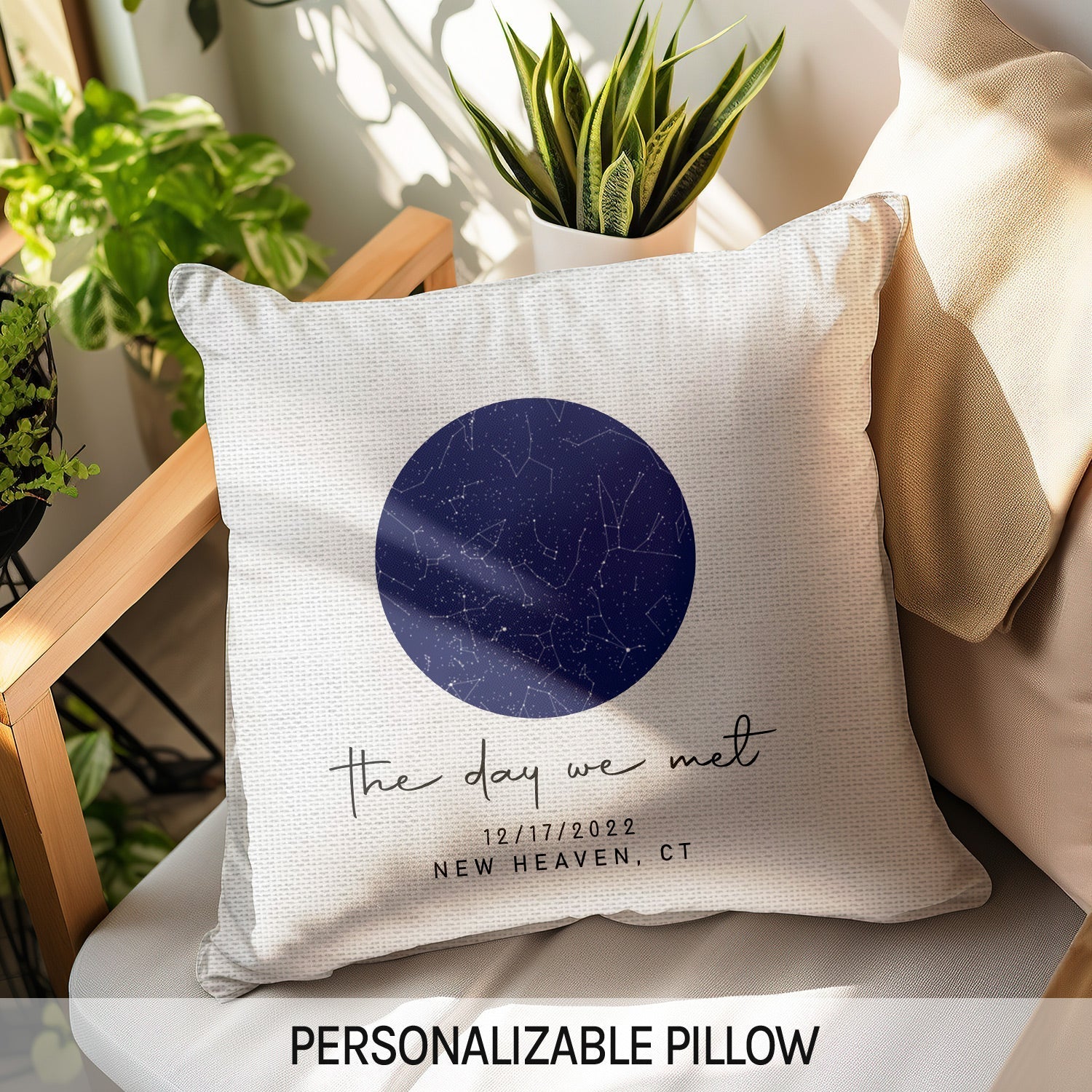 The Day We Met - Personalized Anniversary or Valentine's Day gift for Husband or Wife - Custom Pillow - Elizabeth Fashions